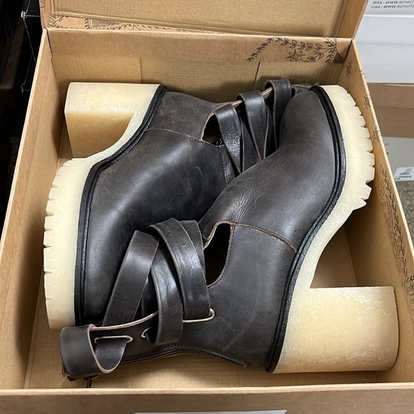 Free People Jesse Cutout Platform Boot in Bitter Brown - Picture 2 of 9